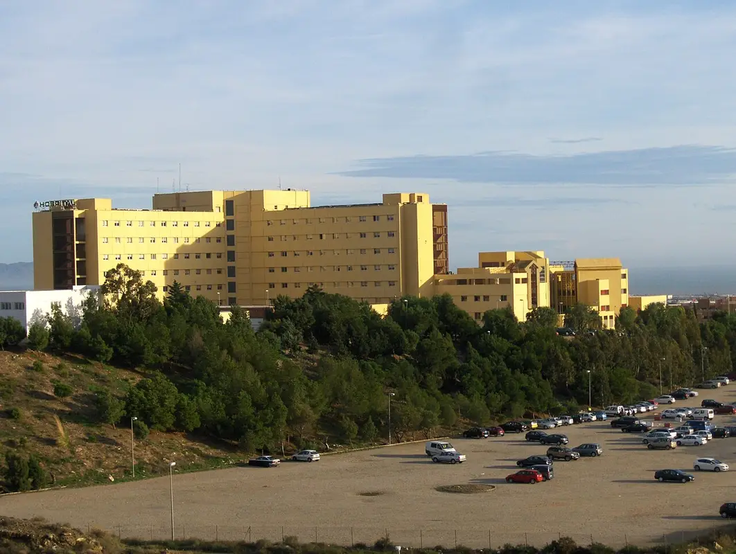 Edificio del Hospital Torrecárdenas de Almería (Almería)